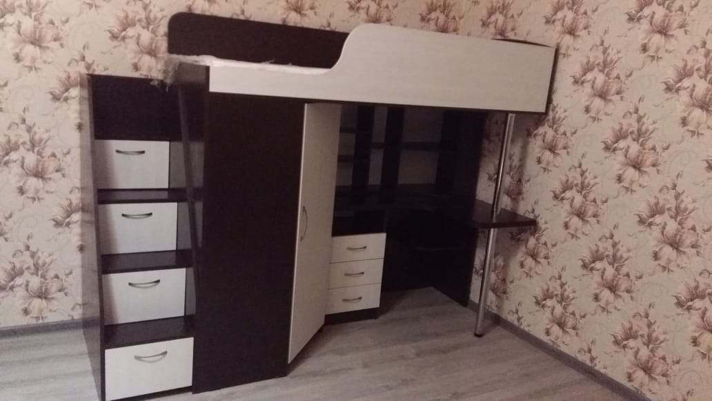 двухярусная кровать со шкафом и столом (бело-коричневая)