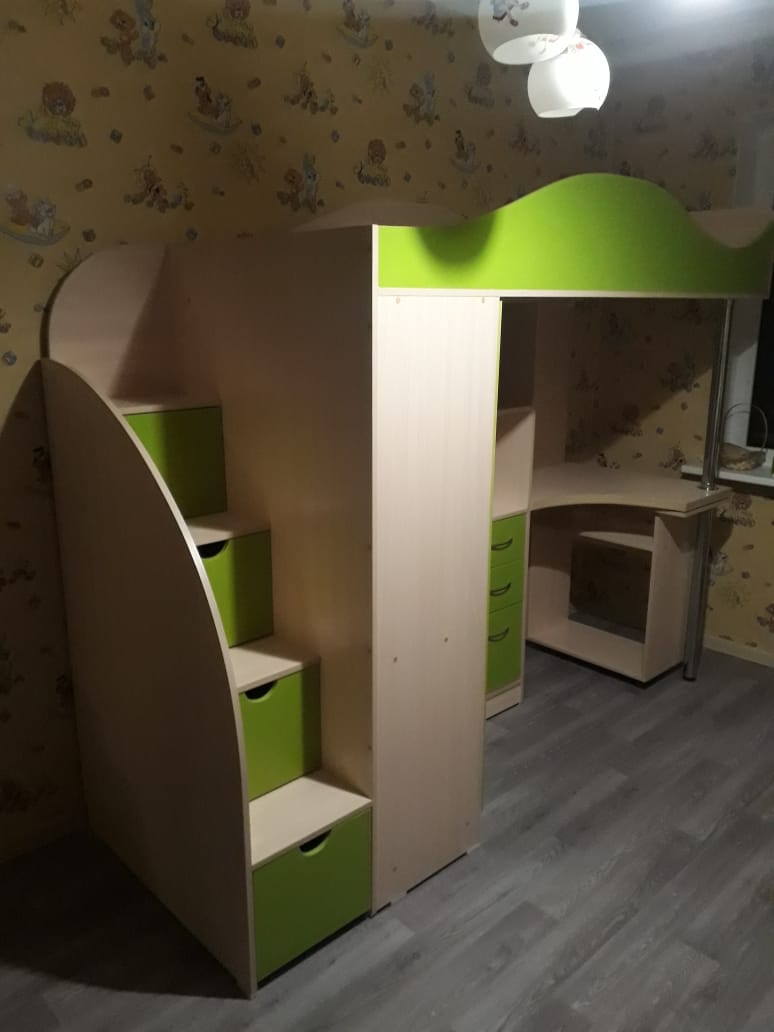 детский уголок с кроватью, столом и шкафом (зеленая)